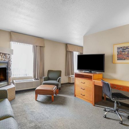 Days Inn By Wyndham Red Deer Ngoại thất bức ảnh