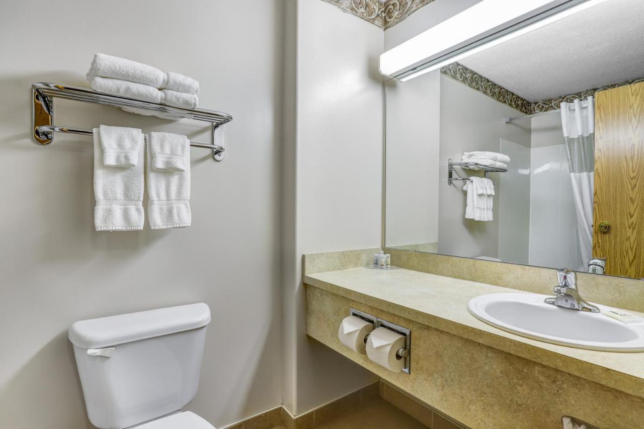 Days Inn By Wyndham Red Deer Ngoại thất bức ảnh