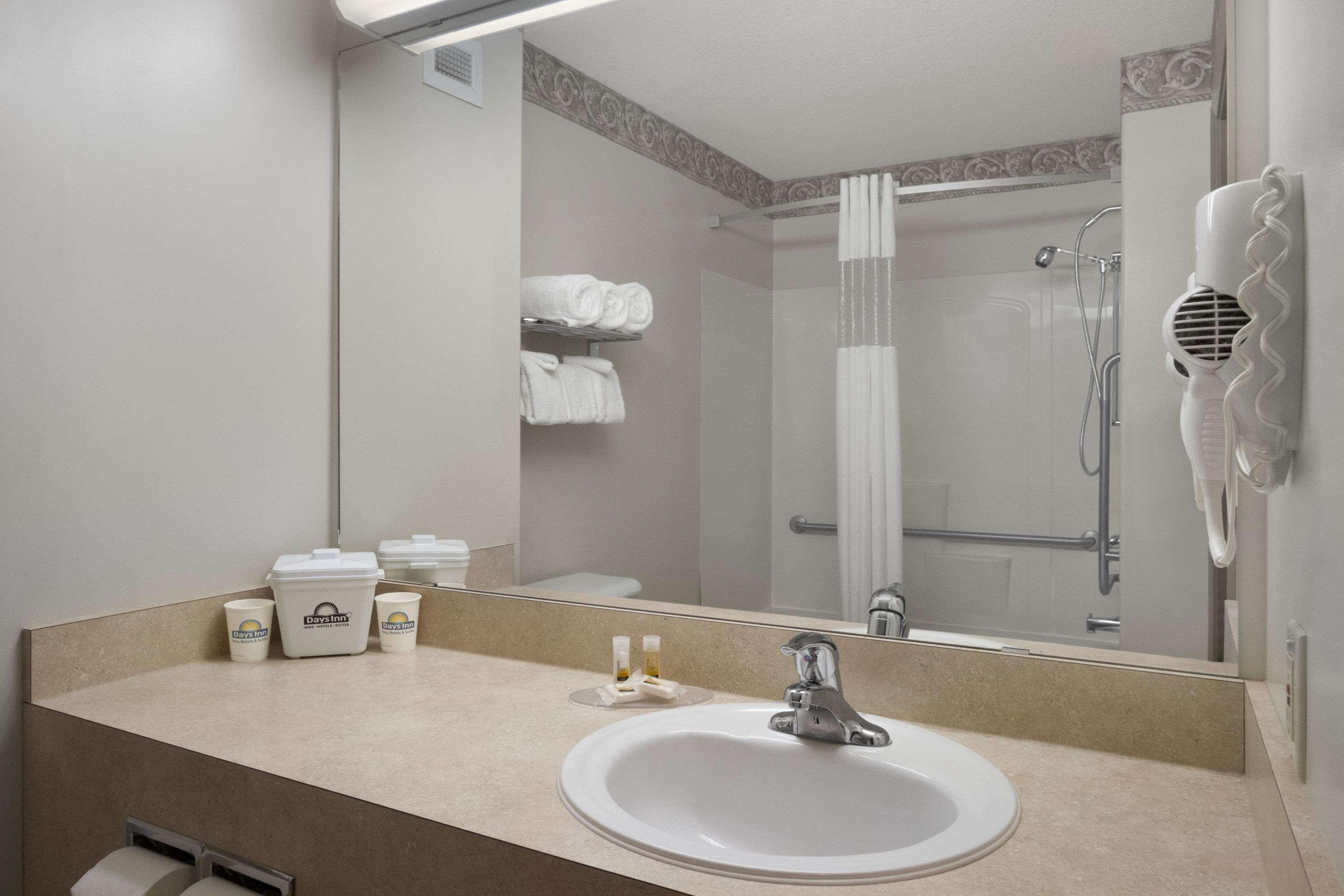 Days Inn By Wyndham Red Deer Ngoại thất bức ảnh
