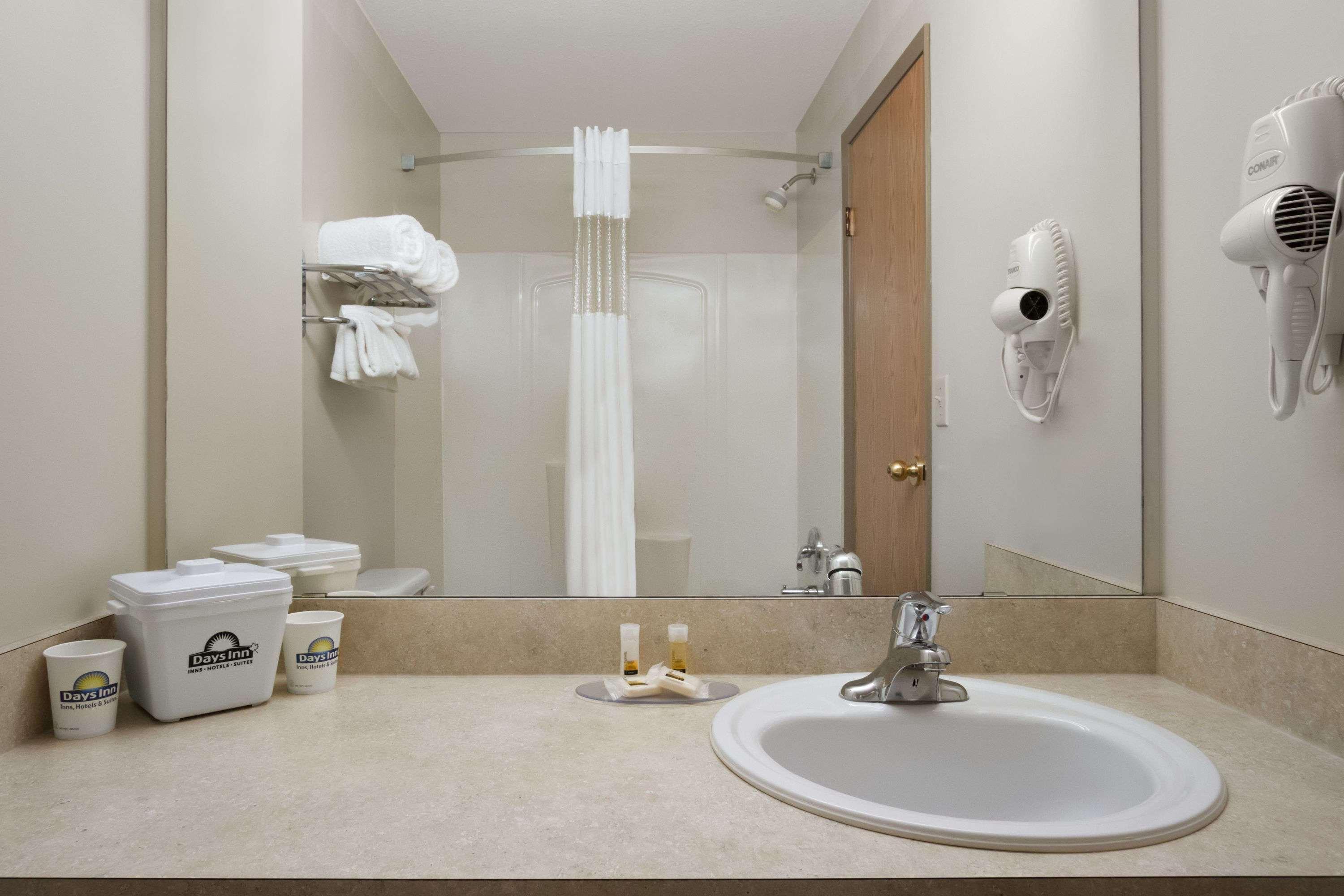 Days Inn By Wyndham Red Deer Ngoại thất bức ảnh