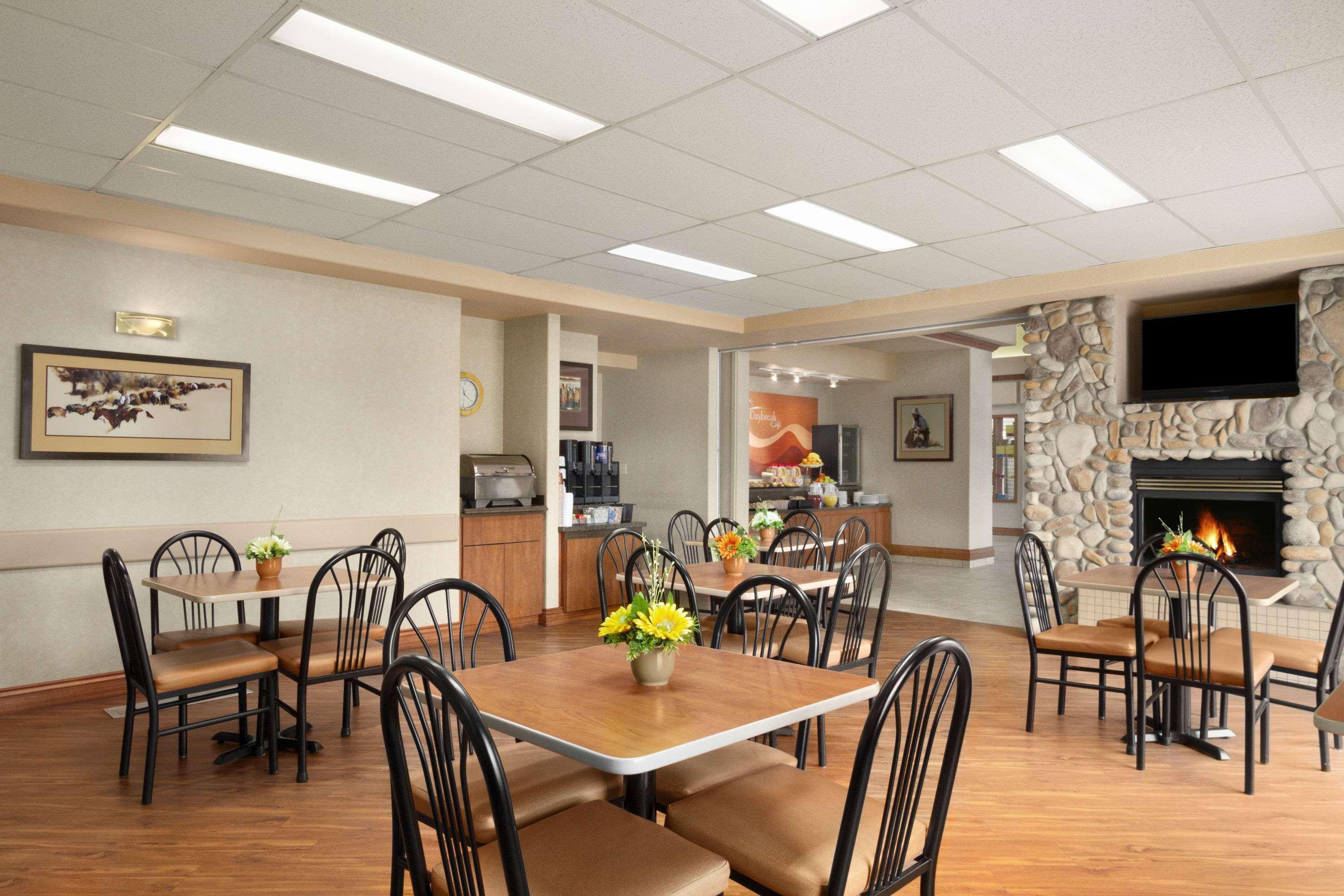Days Inn By Wyndham Red Deer Ngoại thất bức ảnh
