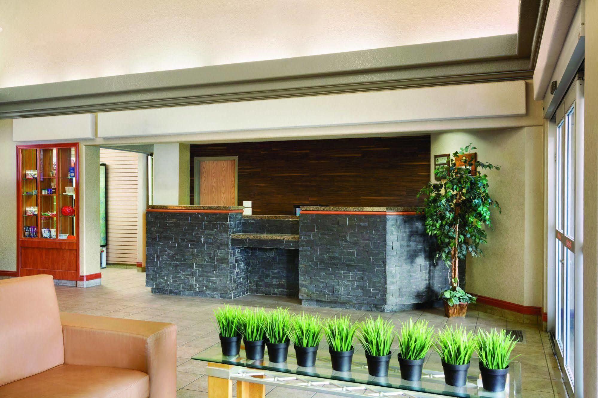 Days Inn By Wyndham Red Deer Ngoại thất bức ảnh