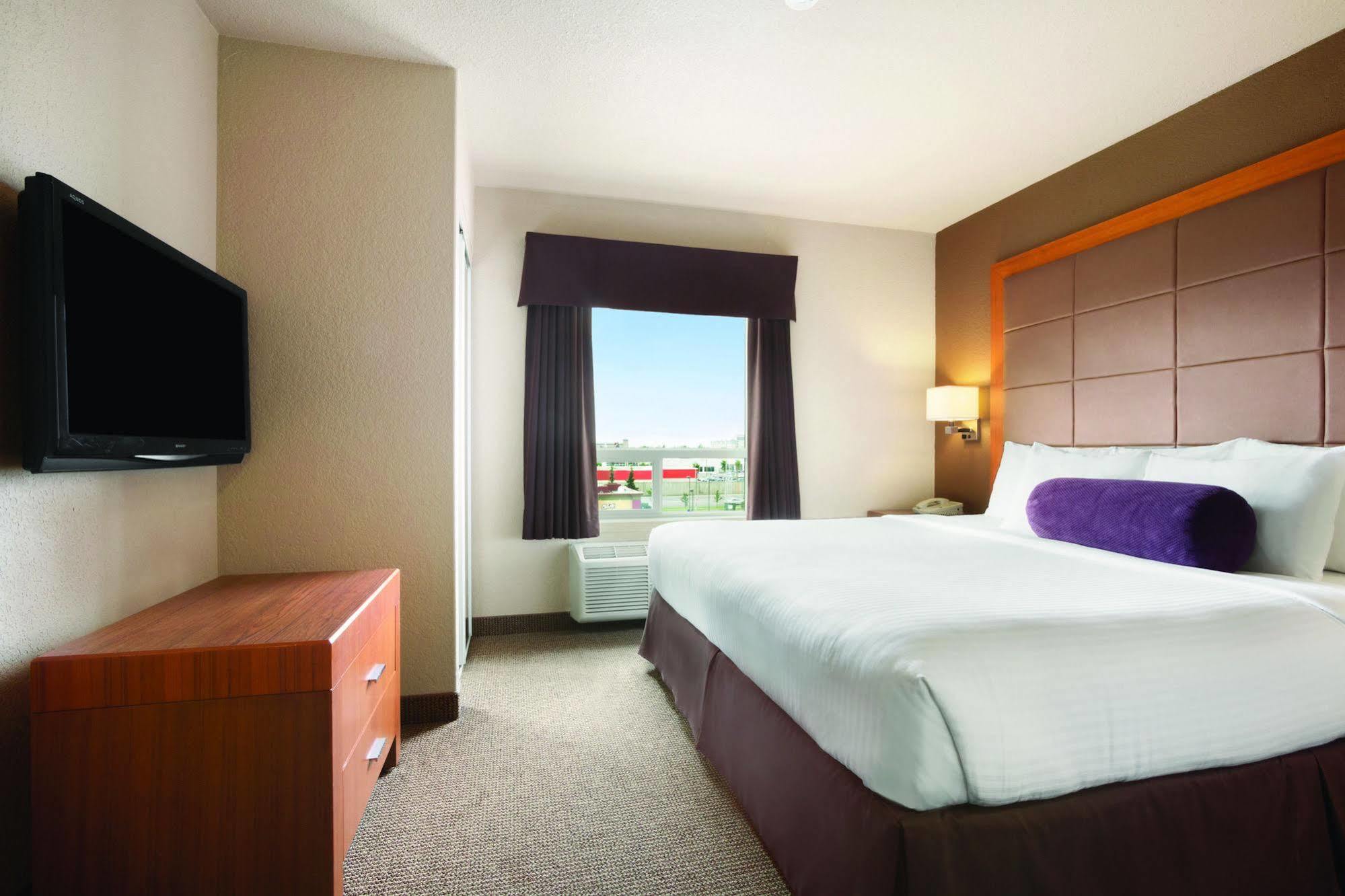 Days Inn By Wyndham Red Deer Ngoại thất bức ảnh